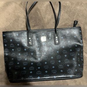 Black tote